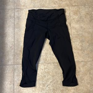 LULULEMON women’s capri pants size 6